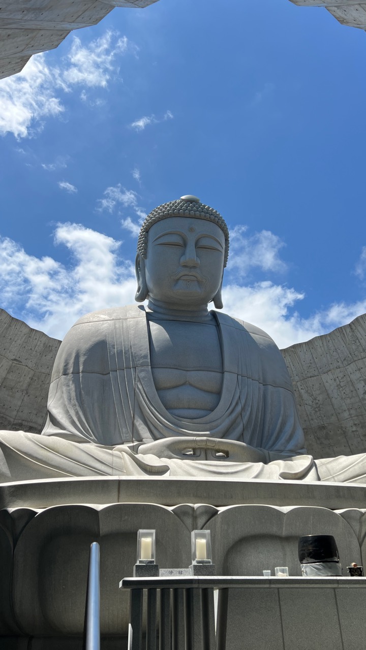 頭大佛與藍天實拍，呈現札幌近郊一日遊的安靜收尾。