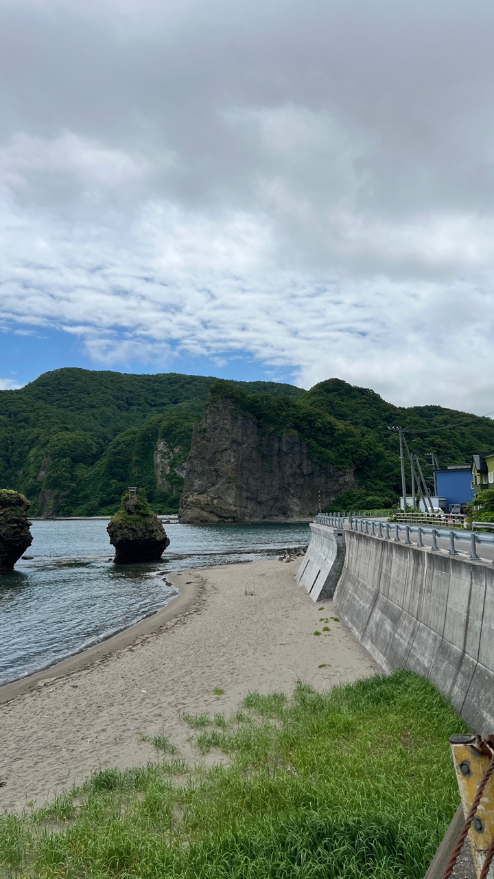 えびす岩與大黒岩海岸實拍，呈現積丹沿線小停留的海邊視角。